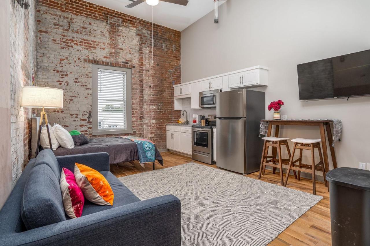 Апартаменты The Davis Lofts At Main Street - Unit 3D Роки-Маунт Экстерьер фото