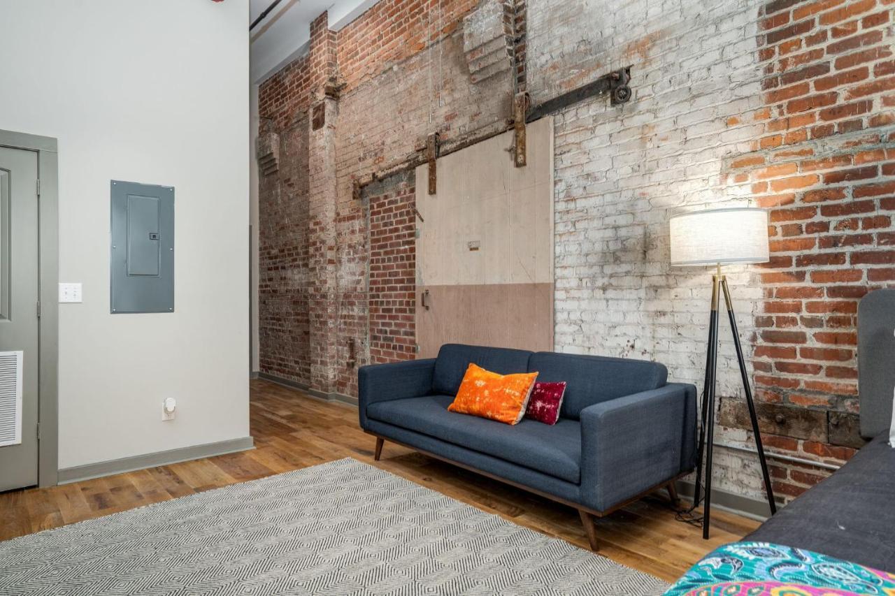 Апартаменты The Davis Lofts At Main Street - Unit 3D Роки-Маунт Экстерьер фото